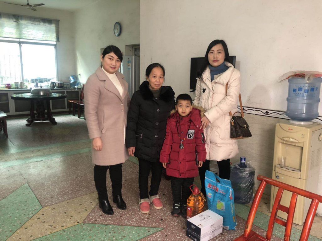 春節(jié)送溫暖、關(guān)愛留守兒童